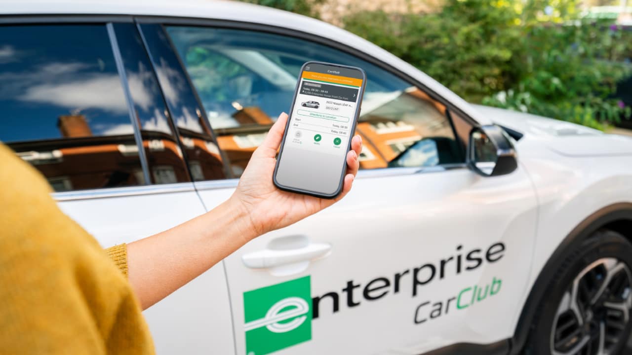 Telefonieren Sie mit geöffneter „Enterprise Car Club“-App.